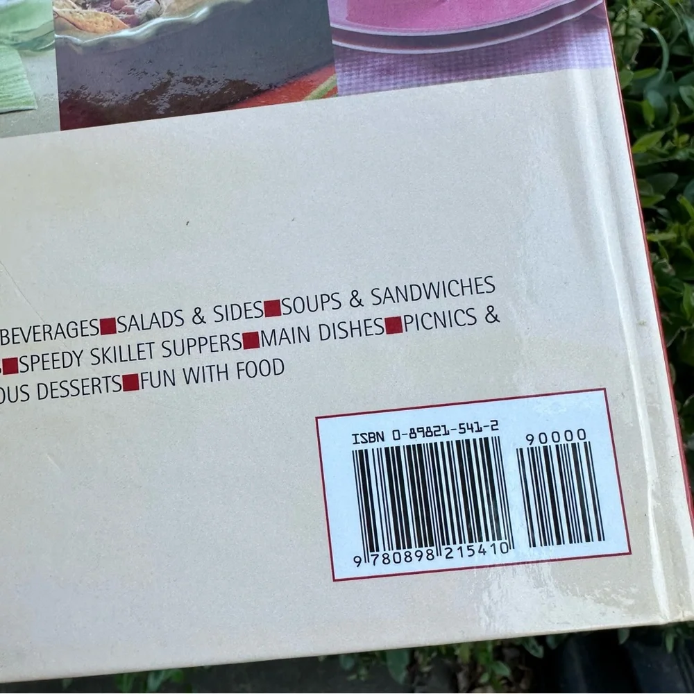 Pillsbury Annual Recipes 2007 Hardcover Cookbook ISBN 0-89821-541-2